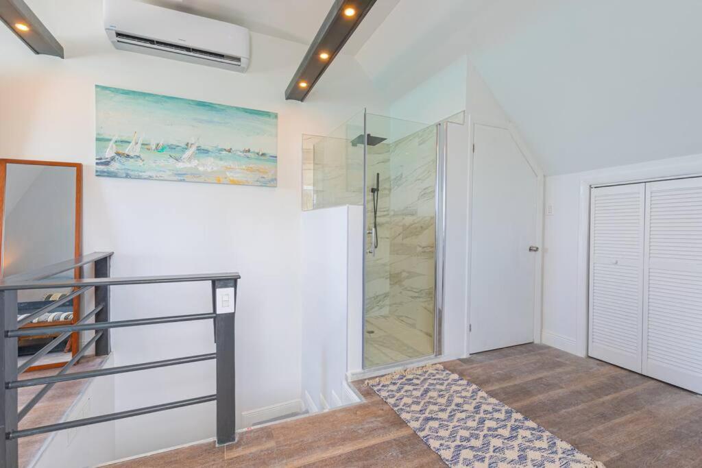 הוילה נסאו Harbour Mews - Oceanfront Townhouse מראה חיצוני תמונה