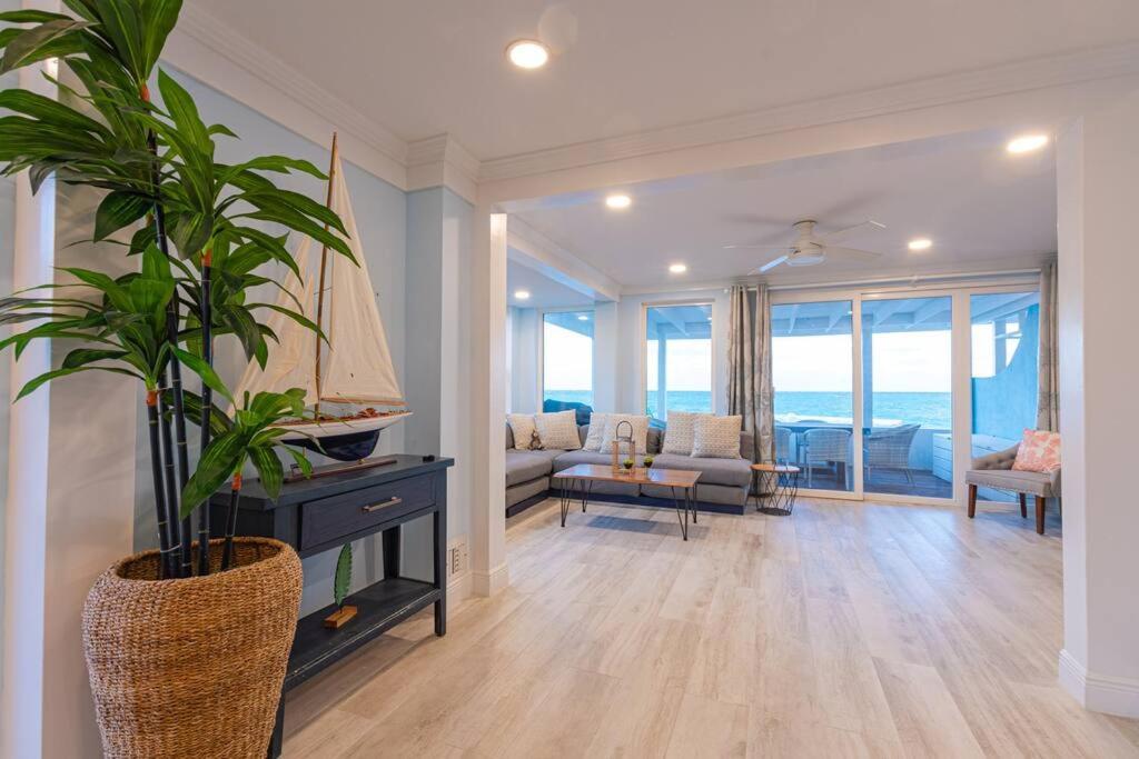 הוילה נסאו Harbour Mews - Oceanfront Townhouse מראה חיצוני תמונה